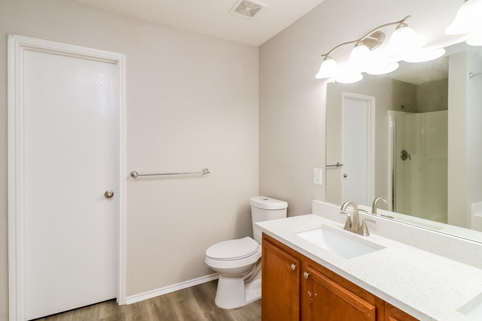 Building Photo - 525 Linacre Dr