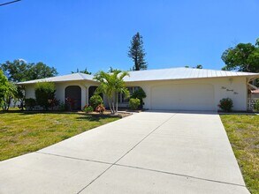 Building Photo - 492 E Shade Dr