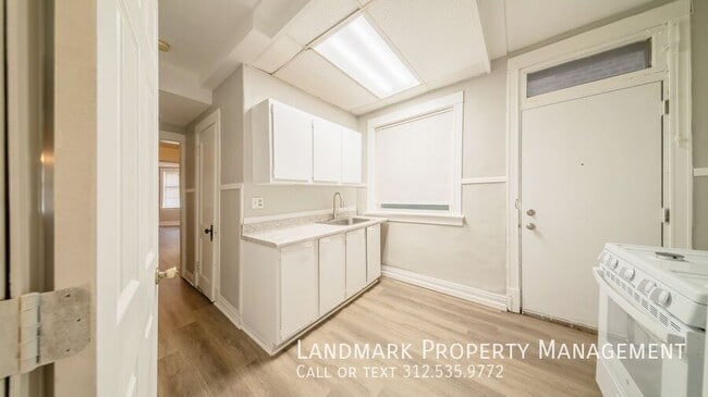 Building Photo - 2132 W Haddon-Unit 1