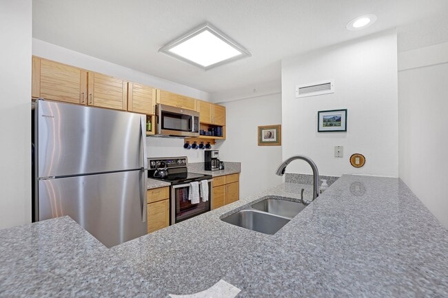 Building Photo - Summer Rental- Liftside Condos #205