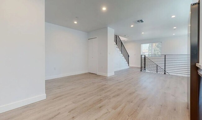 Building Photo - FOR RENT $4200, 4BED 3BATH,Downtown LA