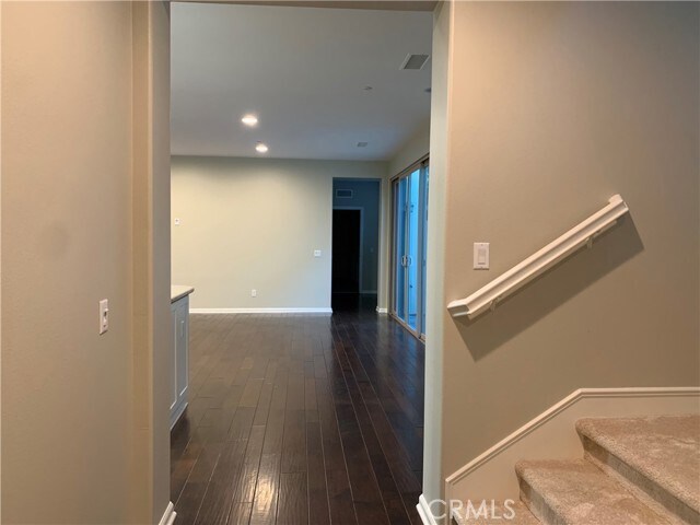 Building Photo - 79 City Stroll