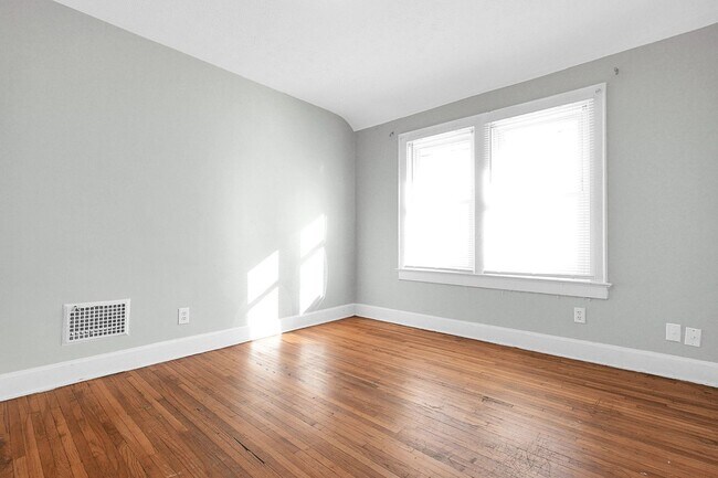 Building Photo - 1521-1523 Republic Ave