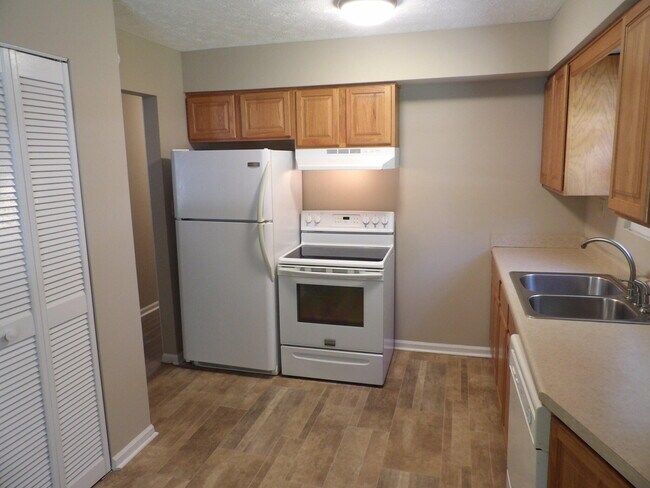 Building Photo - 248 Meadowview Dr