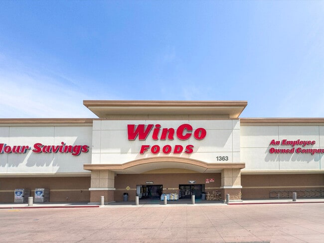 Building Photo - 3Bed/1Bath House at Chandler Blvd/McQueen Rd! Move-In Ready on 06/04/2026! -- NO HOA! RV GATE!