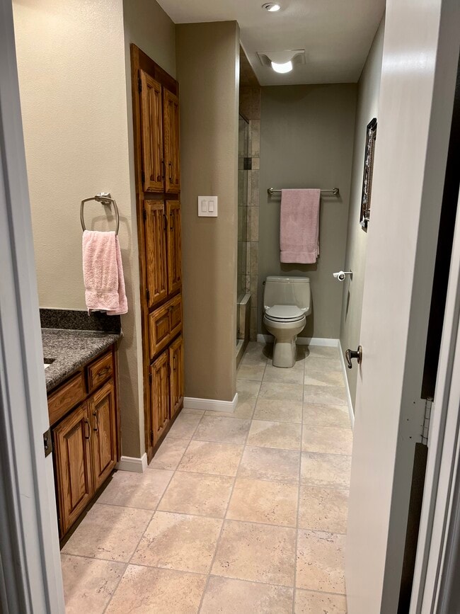 Building Photo - 1707 Mayflower Dr