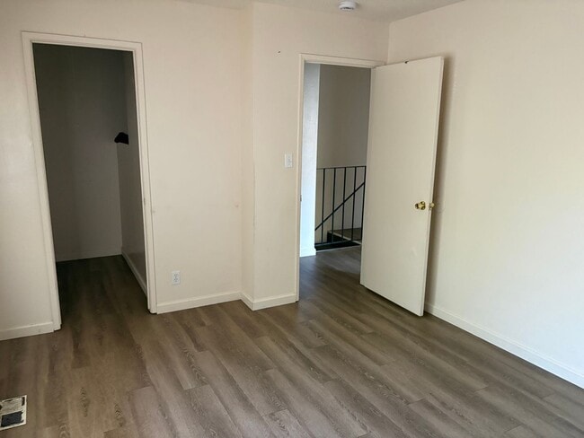 Building Photo - Beautifully maintained 2 bedroom condo
