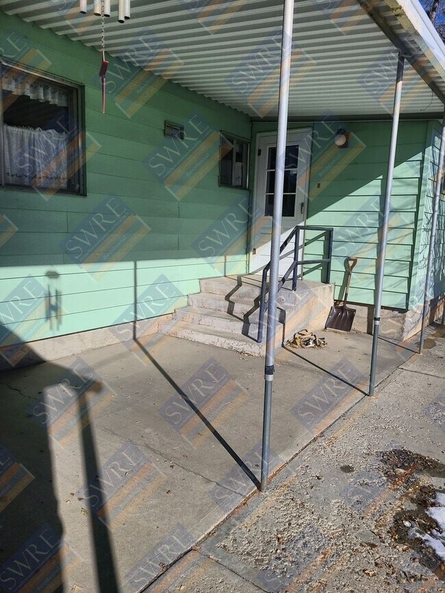 Building Photo - 1038 Lyle St