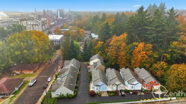 Building Photo - 419 NE 7th Ave