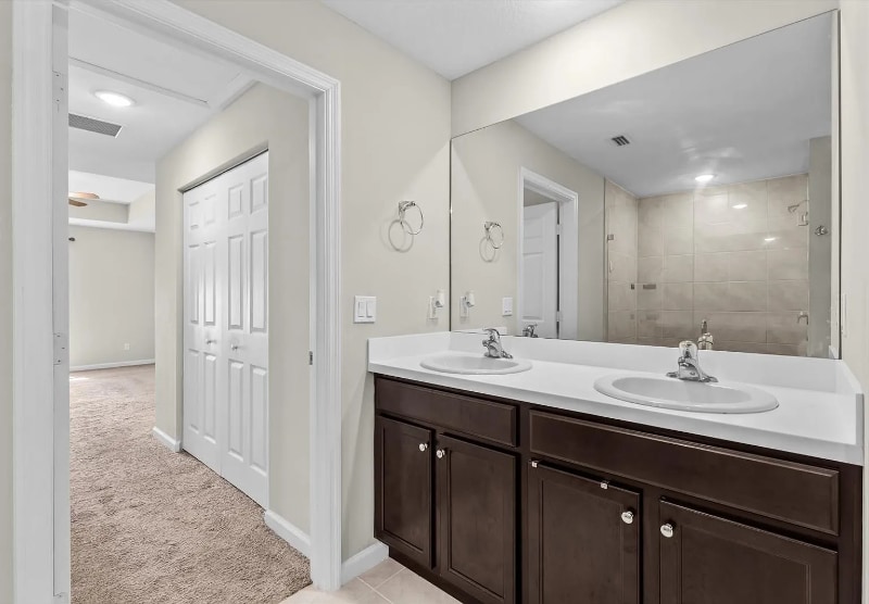 Building Photo - 512 SW McComb Ave