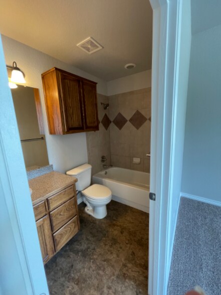 Building Photo - 217 Hilltop Dr