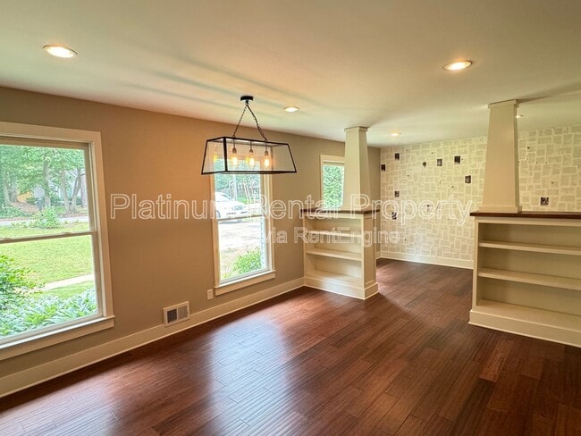 Building Photo - 381 Lynne Cir