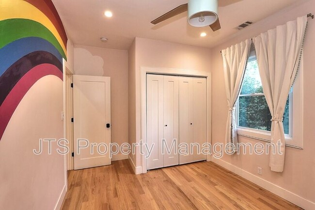 Building Photo - 809 Figueroa St