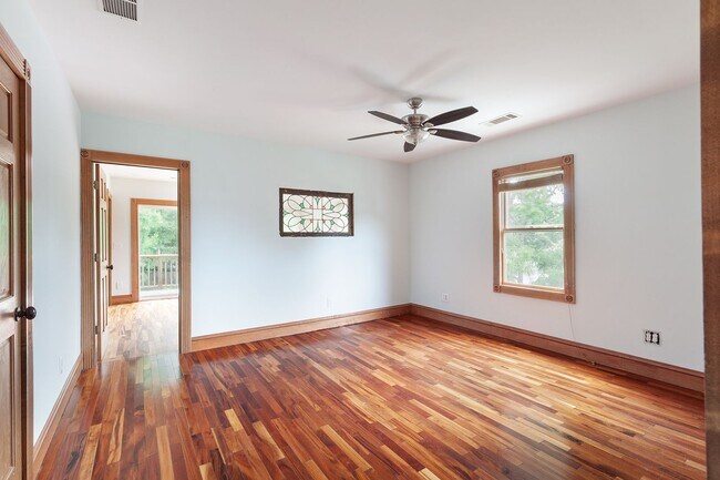 Building Photo - Spacious 6bd/3ba in Grant Park w/ Large Fenced in Backyard & Steps From the Park!