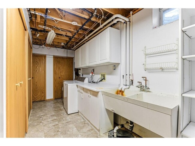 Building Photo - 5880 Christmas Lake Rd