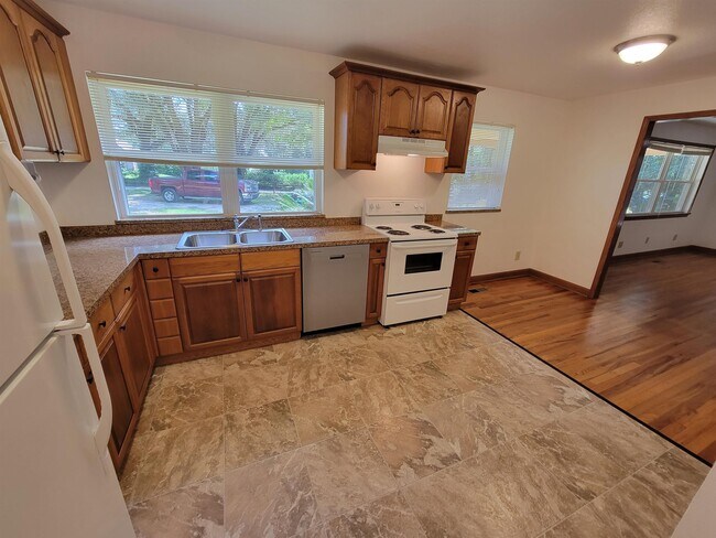 Building Photo - 1526 Highland Dr