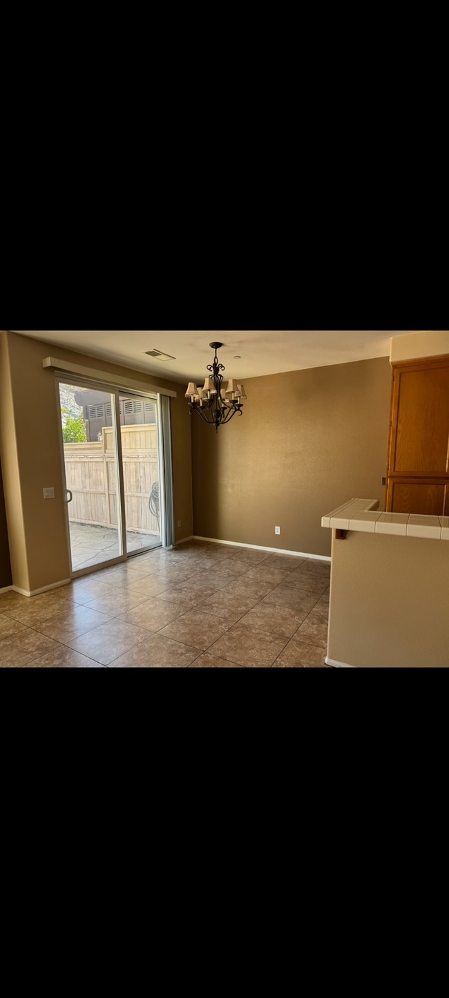 Building Photo - 857 Ballow Wy