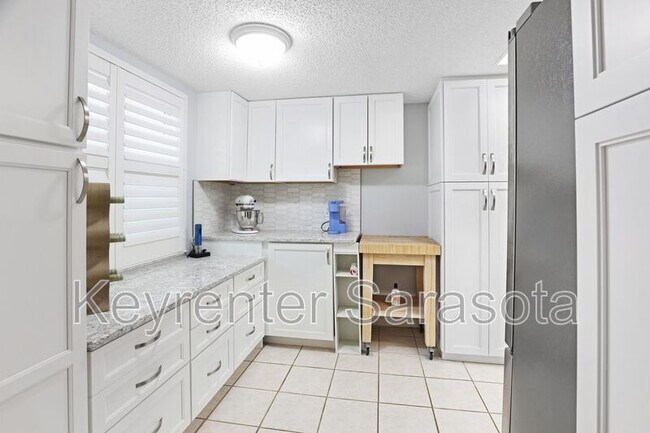 Building Photo - 6505 Stone River Rd