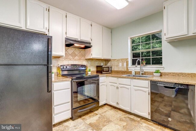 Building Photo - 4546 Little River Run Dr