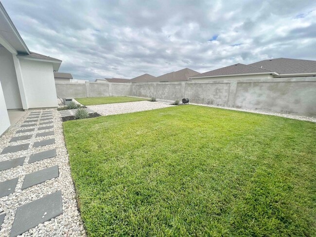 Building Photo - 409 Alex Haley Dr