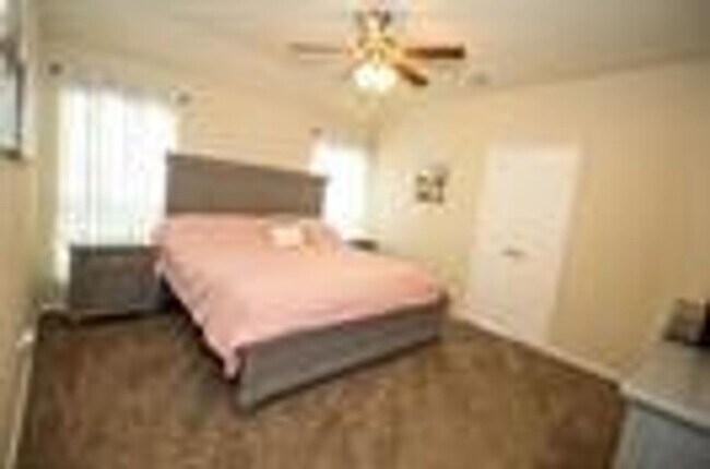 Building Photo - This adorable rental home holds all your favorite features for modern living in the up-and-coming...