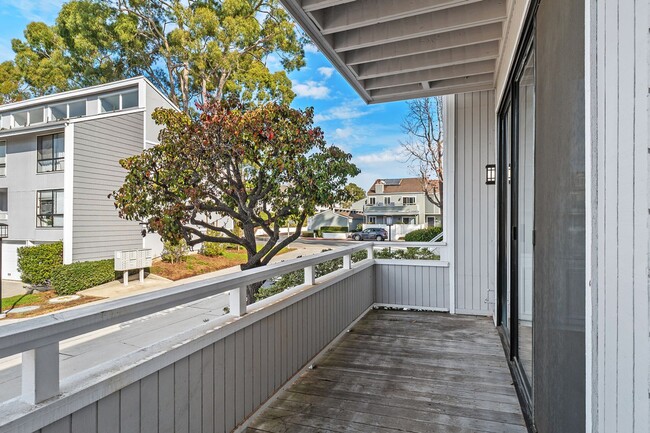 Building Photo - Desirable Newport Beach Home