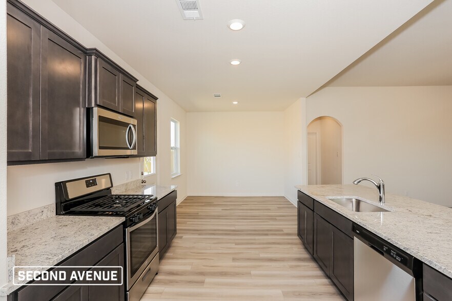 Building Photo - 1413 Sunkiss Dr