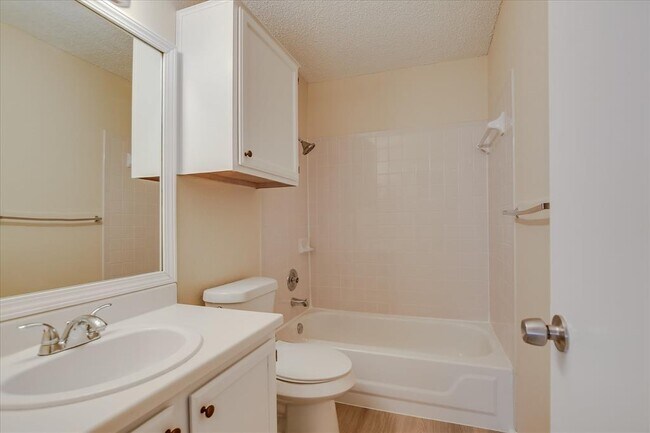 Building Photo - 13819 Lothian Dr