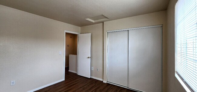Building Photo - Cute 2 Bedroom 1 Bath Condo Daniels Avenue Vallejo New Flooring and Paint ***MOVE-IN SPECIAL***