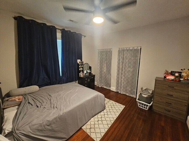 Building Photo - 3000 Peronne Ave