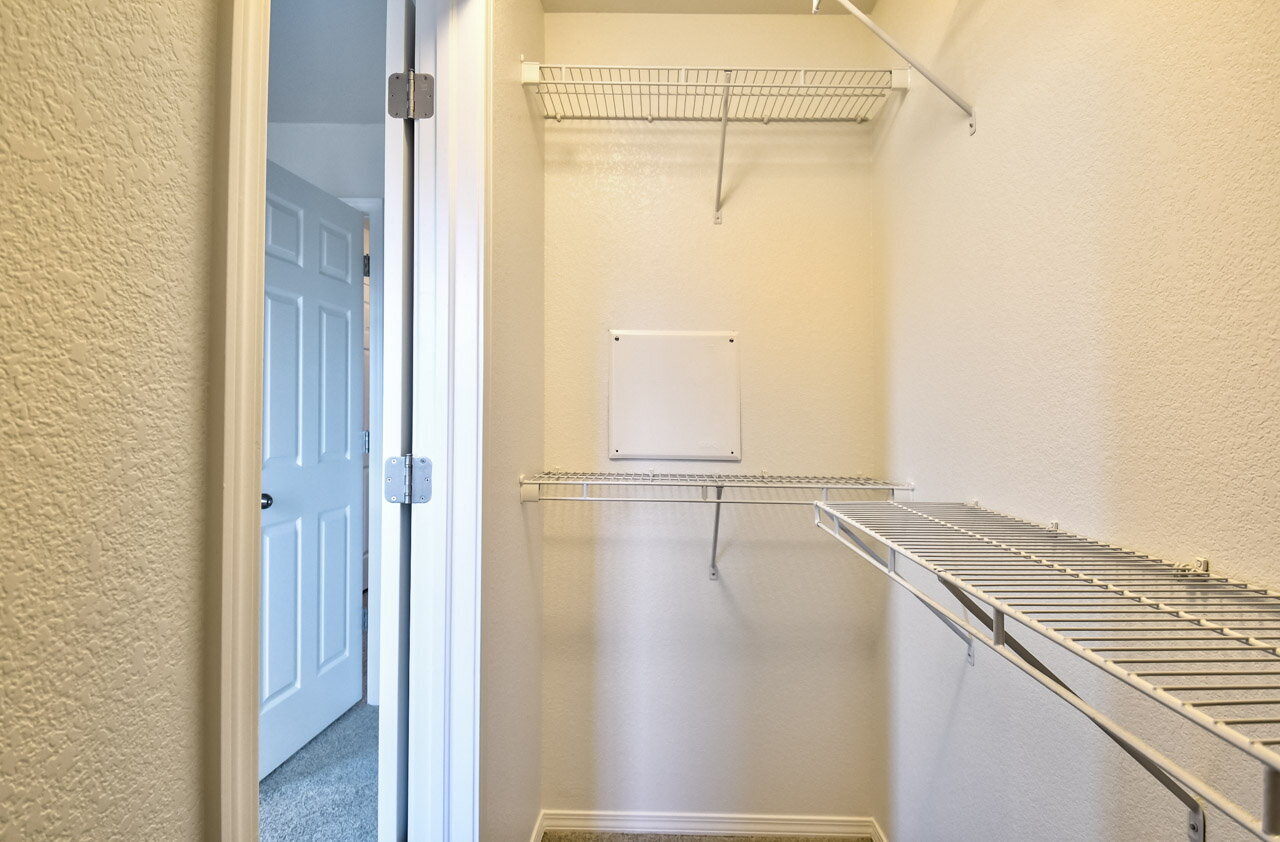 Building Photo - Move-In Ready 2-Bedroom with Central A/C –...