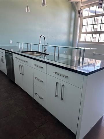 Building Photo - 2600 W 7th St