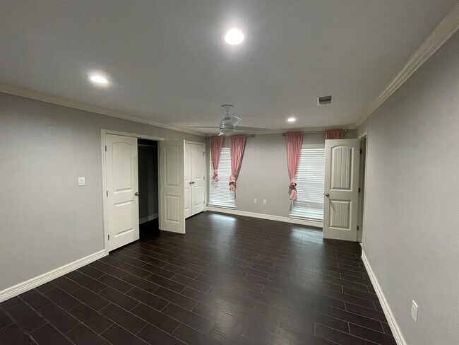 Building Photo - 4955 Braesheather Dr
