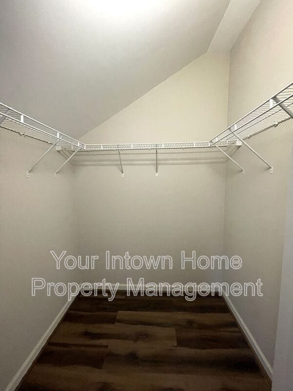 Building Photo - 1867 Gordon Manor NE