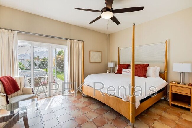 Building Photo - 477 E Vía Colusa