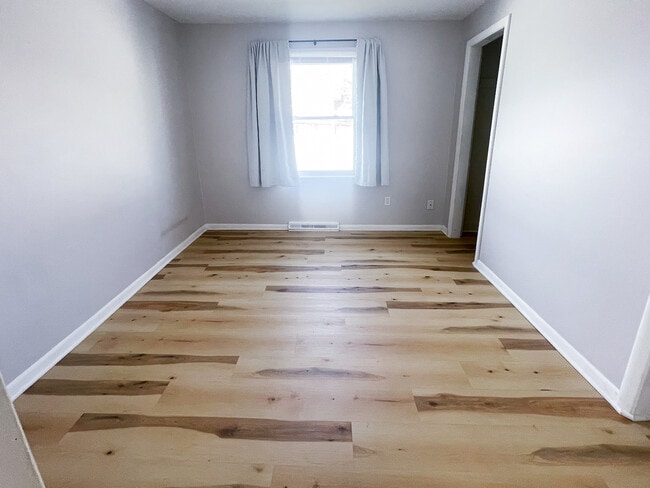 Building Photo - 705 State St