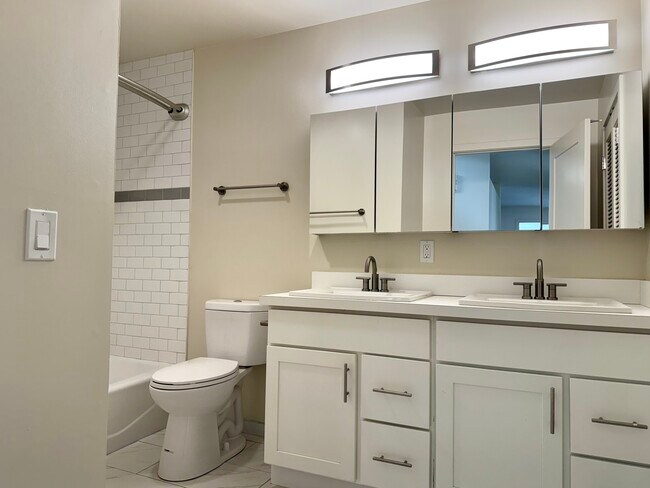 Building Photo - 110 Montoya Dr