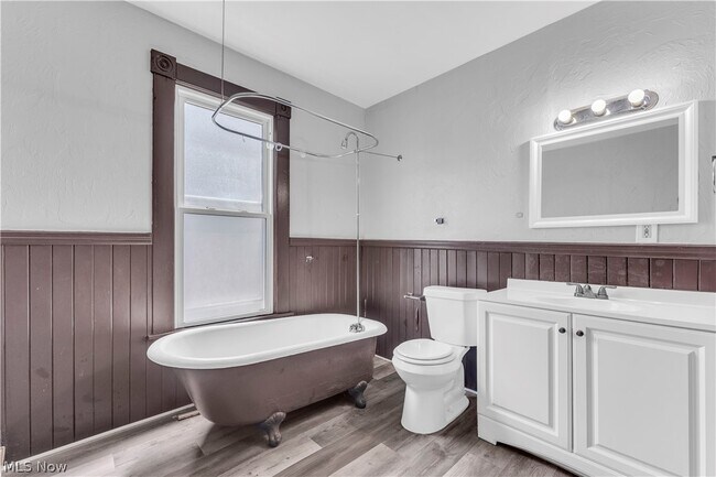 Building Photo - 812 Lovett Pl