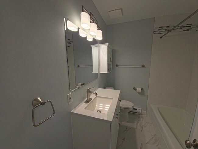 Building Photo - 24 Glenwood Ave