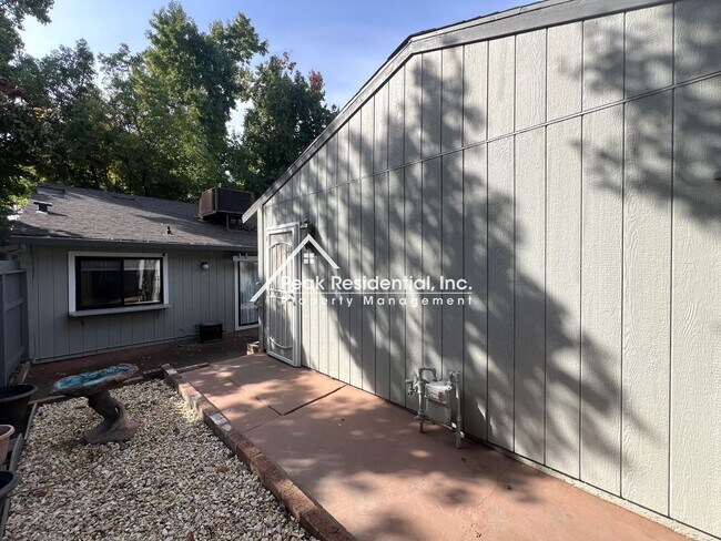 Building Photo - Wonderful 2bd/2ba Citrus Heights Condo with 2 Car Garage!