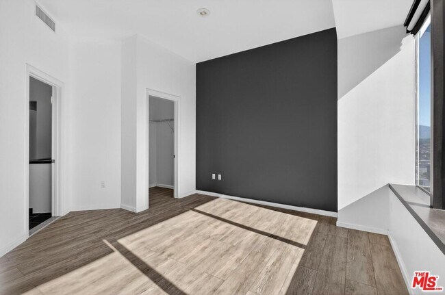 Building Photo - 1100 Wilshire Blvd