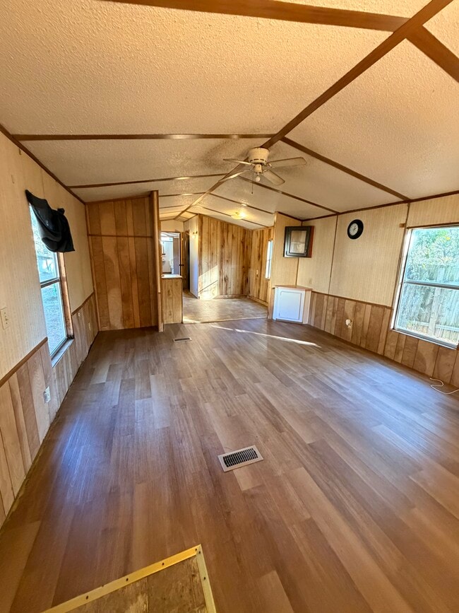 Building Photo - Trailer 15