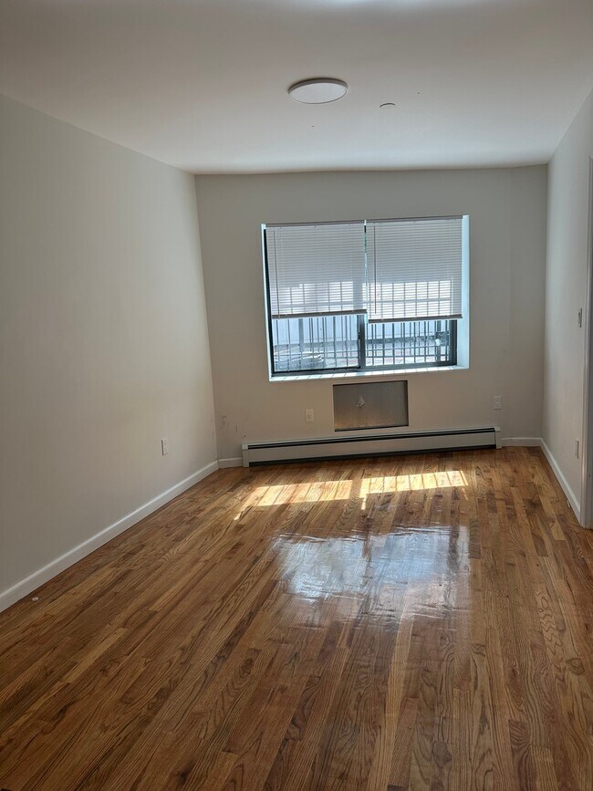 Building Photo - 103 E 218th St