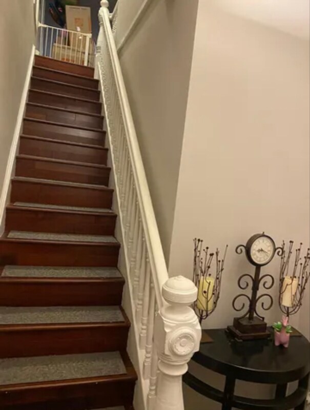 Building Photo - 229 David St