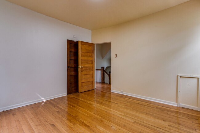 Building Photo - 325 Alice St