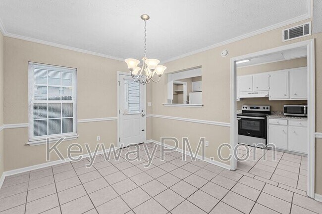 Building Photo - 3920 Almon Dr