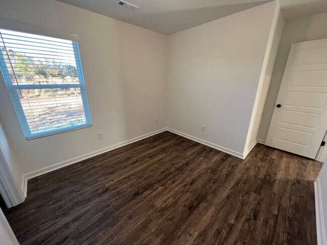 Building Photo - New Beginnings Start with AMRR: 3 Bedroom ready for move in!