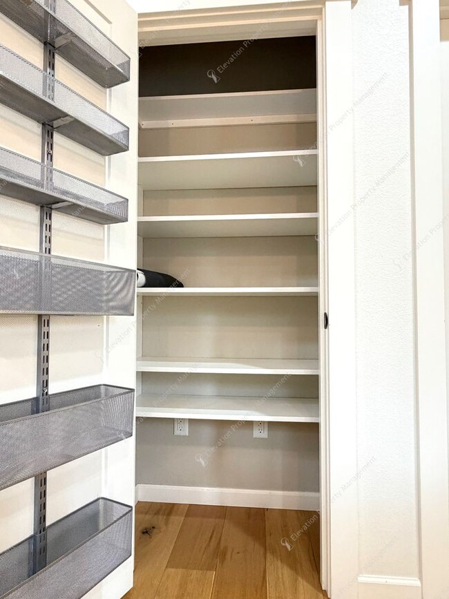 Building Photo - Stunning 2 BR home in Northwest Crossing