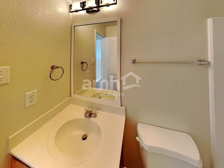 Building Photo - 3215 Sunbird Bay