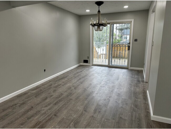 Building Photo - 34 Blue Jay Dr, Brentwood